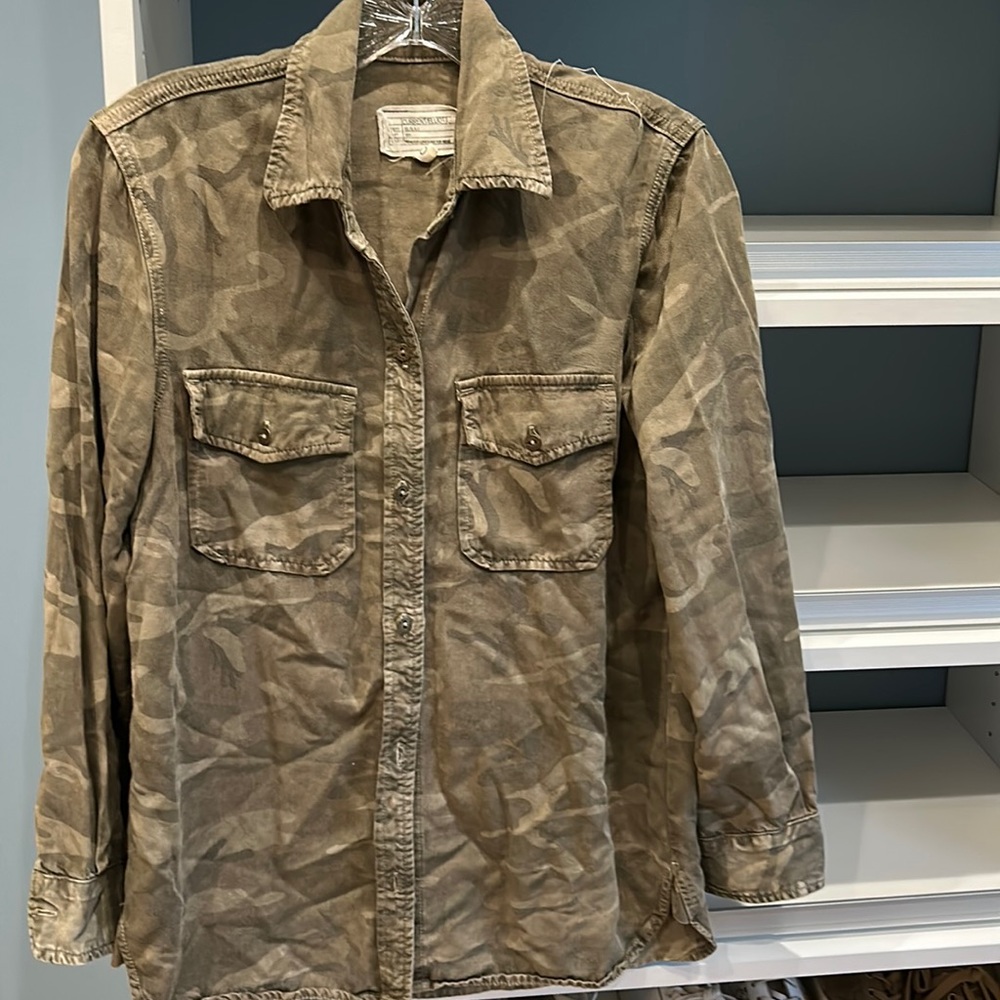 Current/Elliott camouflage print workshirt. Oversized and perfect for fall.
